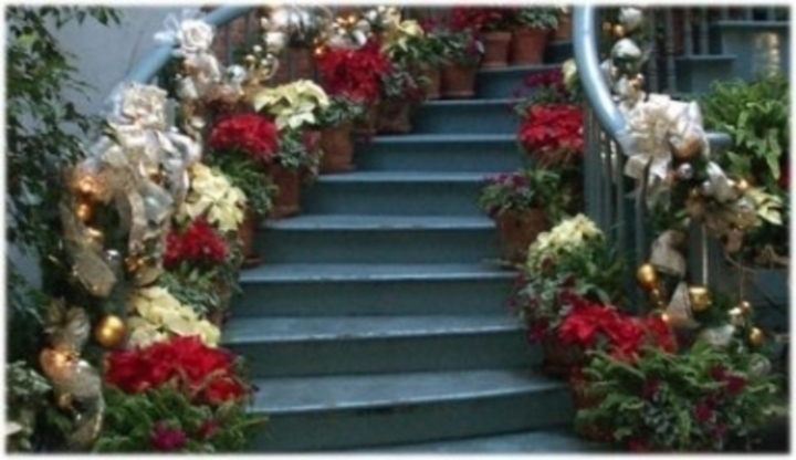 Vánočně vyzdobené schody
